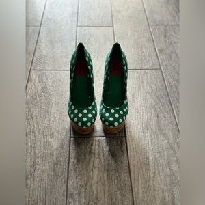Fahrenheit Green Polka Dot Heels